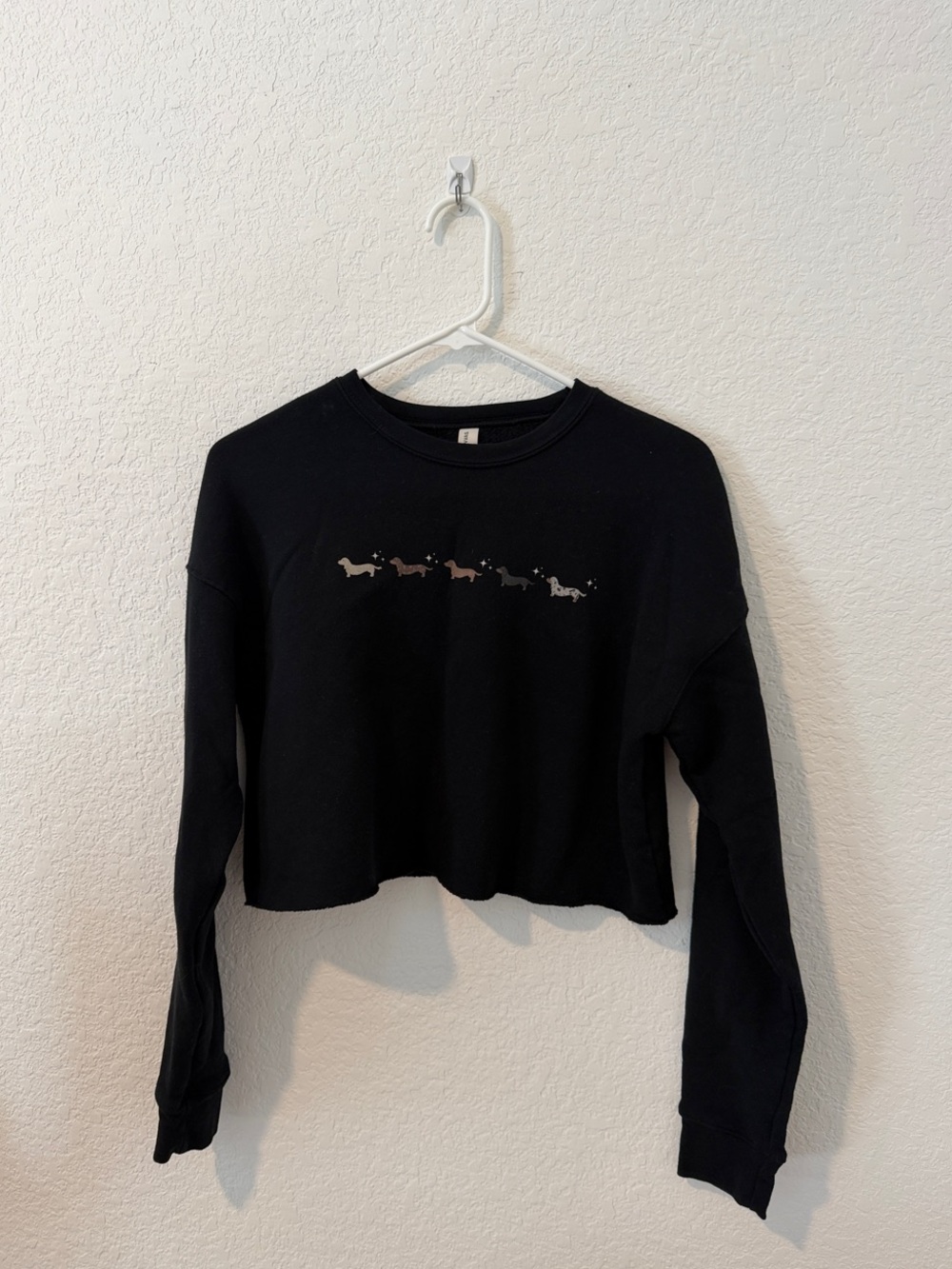 Cropped Black Crewneck Sweatshirt with Metallic Dachshund Motif